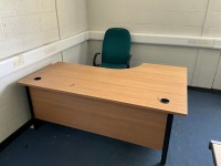 ROOM CONTENTS TO INC. 5No. DESKS & 3No. CHAIRS  - 3