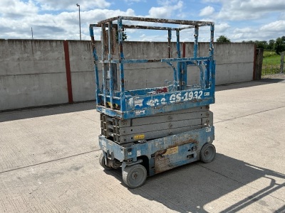 GENIE GS1932 BATTERY OPERATED SCISSOR LIFT 