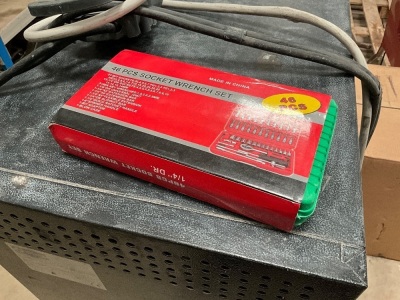 UNUSED 46PC 1/4 DRIVE SOCKET SET 