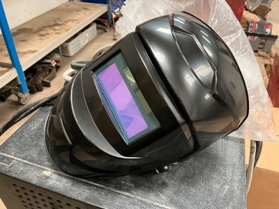 UNUSED AUTO DARKENING WELDING HELMET