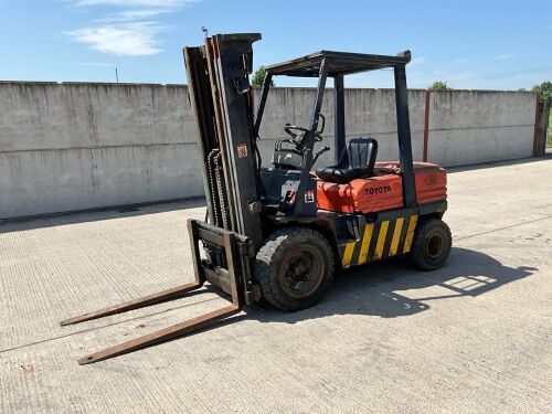 TOYOTA 3 TON DIESEL FORKLIFT