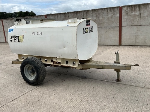 APPROX. 2000lt WESTERN SINGLE AXLE BUNDED METAL FUEL BOWSER