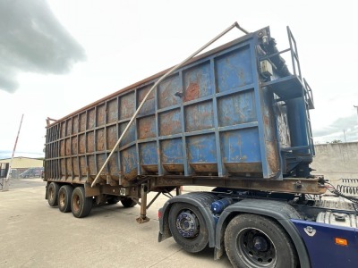 APPROX. 35ft TRI AXLE STEEL TIPPING TRAILER 