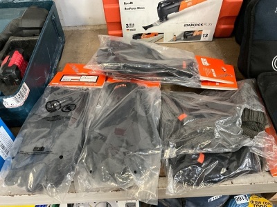 2No. UNUSED PEAKED BEANIE HATS & 6No. PAIRS OF GLOVES