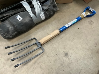 UNUSED SILVERLINE GARDEN FORK