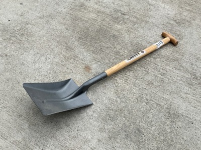 UNUSED NAVVY SQUARE MOUTH SHOVEL