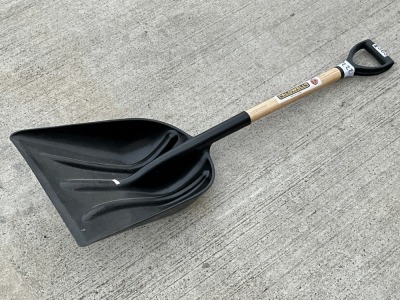 UNUSED CALDWELLS PLASTIC GRAIN/SNOW SHOVEL