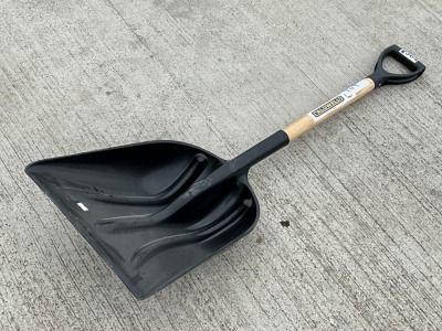 UNUSED CALDWELLS PLASTIC GRAIN/SNOW SHOVEL