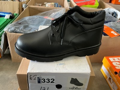 UNUSED SIZE 9 WORK BOOTS