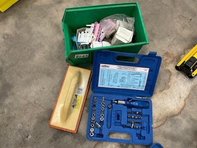 LOT BUNDLE TO INC. SPONGE FLOAT, SCREWS & FIXINGS, DRAPER SCREWDRIVER & SOCKET SET