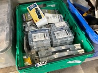 LOT BUNDLE TO INC. UNUSED SCREWS, NUTS, BOLTS
