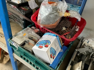 LOT BUNDLE TO INC. GRINDING DISCS, WALL PLUGS, BIT SET