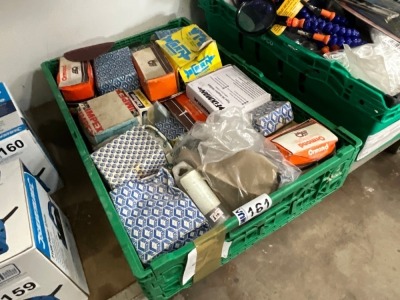LOT BUNDLE TO INC. ASSORTED SCREWS & FIXINGS