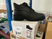 UNUSED SIZE 10 WORK BOOTS