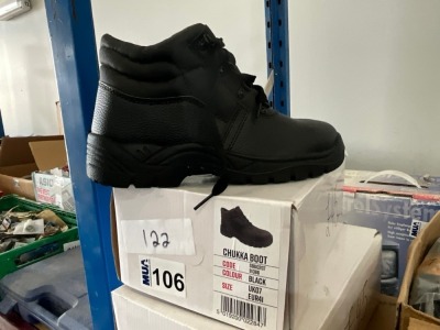 UNUSED SIZE 7 WORK BOOTS