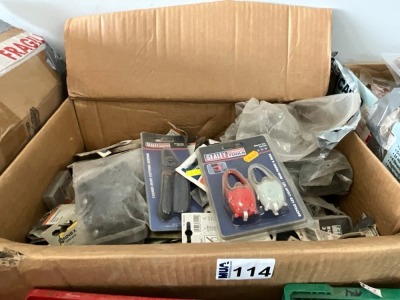 LOT BUNDLE TO INC. ASSORTED HAND TOOLS & DOOR HANDLES