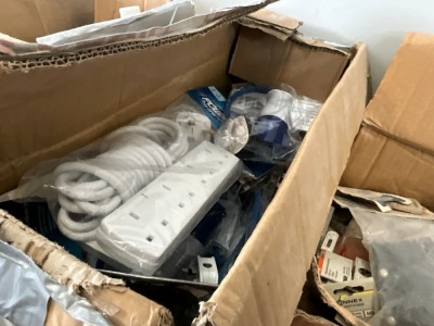 LOT BUNDLE TO INC. EXTENSION LEADS & GENERATOR PLUGS