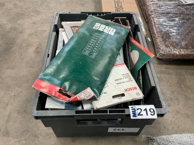 LOT BUNDLE TO INC. ASSORTED SAND PAPER