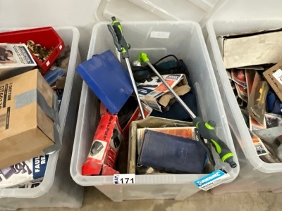 LOT BUNDLE TO INC. 2No. SPRAY LANCES, SOLDERING IRON, PULLER KIT, TAP & DIE SET, STAPLER, ECT