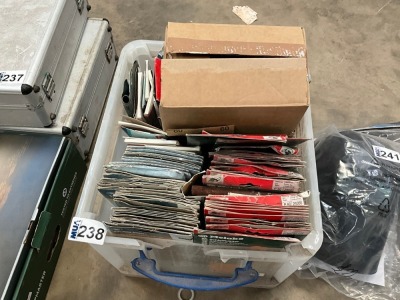 LOT BUNDLE TO INC. ASSORTED SAND PAPER & GROMMETS