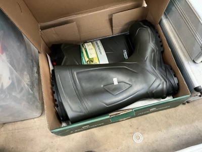 UNUSED SIZE 9 WELLY BOOTS
