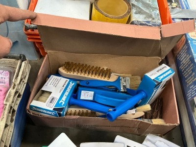 BOX TO INC. ASSORTED WIRE BRUSHES, PAINT BRUSHES, ECT