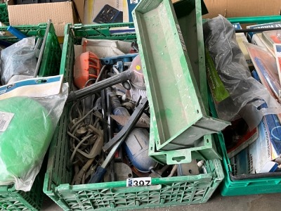 LOT BUNDLE TO INC. WORK LAMP & MISC ITEMS