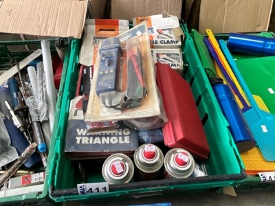 LOT BUNDLE TO INC. WARNING TRIANGLE, DIGITAL MULTIMETER, FILTER KIT, FRAME CLAMPS
