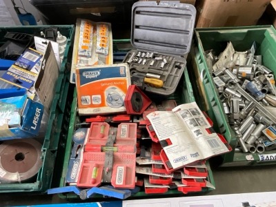LOT BUNDLE TO INC. POST LEVELS, SOCKET SET, GROUND ANCHOR