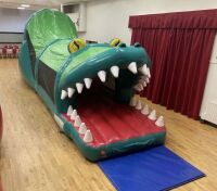 APPROX 37ft CROCADILE ASSAULT COURSE BOUNCY CASTLE, SAFETY MAT & BLOWER - 2