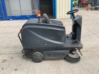 VIPER ROS1300 RIDE ON BATTERY OPERATED SWEEPER - 6