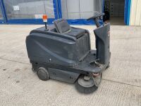 VIPER ROS1300 RIDE ON BATTERY OPERATED SWEEPER - 7