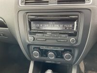 VOLKSWAGEN JETTA 1.6 TDI CR BLUEMOTION SE AUTOMATIC - 19