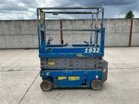 GENIE GS1932 BATTERY OPERATED SCISSOR LIFT  - 2