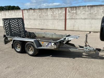 IFOR WILLIAMS APPROX. 9ft x 4.6ft 2600KGS TWIN AXLE BEAVERTAIL PLANT TRAILER