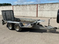IFOR WILLIAMS APPROX. 9ft x 4.6ft 2600KGS TWIN AXLE BEAVERTAIL PLANT TRAILER