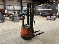 TOYOTA 7SM12 1200KGS BATTERY OPERATED HIGH LIFT PALLET TRUCK & CHARGER - 5