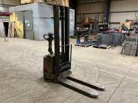 TOYOTA 7SM12 1200KGS BATTERY OPERATED HIGH LIFT PALLET TRUCK & CHARGER - 7