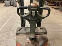 TOYOTA 7SM12 1200KGS BATTERY OPERATED HIGH LIFT PALLET TRUCK & CHARGER - 12