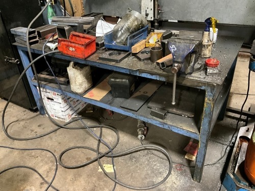 APPROX. 1800mm x 870mm x 800mm METAL WORKBENCH & VICE