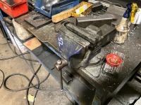 APPROX. 1800mm x 870mm x 800mm METAL WORKBENCH & VICE - 3