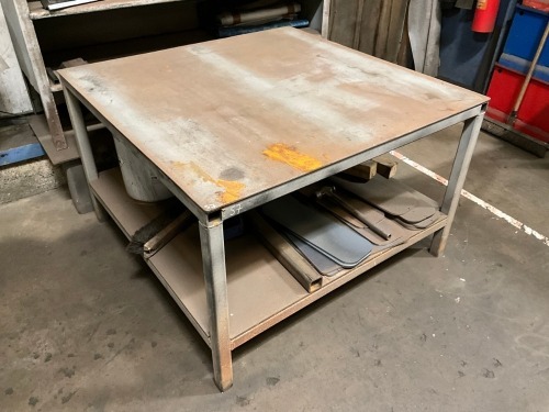 APPROX. 1240mm x 1250mm x 780mm METAL WORKBENCH