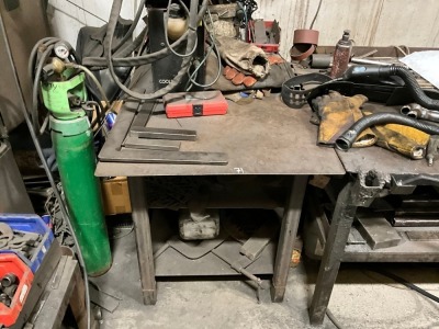 APPROX. 1220mm x 700mm x 800mm METAL WORKBENCH