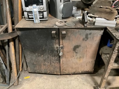 APPROX. 1000mm x 650mm x 870mm METAL STORAGE CABINET