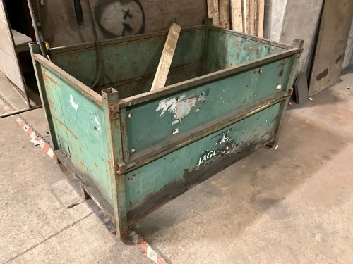 APPROX. 1520mm x 910mm x 900mm METAL STORAGE CRATE