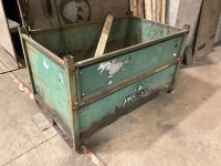 APPROX. 1520mm x 910mm x 900mm METAL STORAGE CRATE