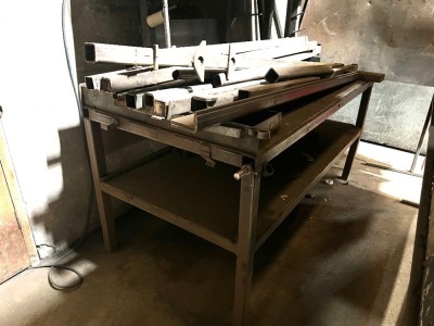 APPROX. 1650mm x 870mm x 880mm METAL WORKBENCH