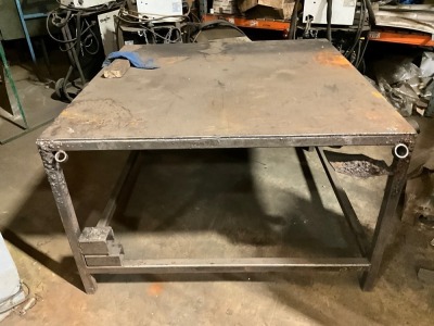 APPROX. 1500mm x 1500mm x 930mm METAL WORKBENCH