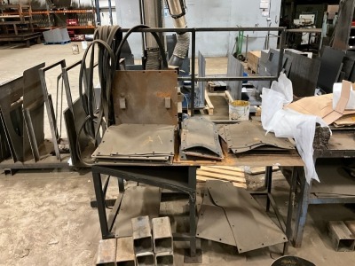 APPROX. 1340mm x 570mm x 1550mm METAL WORKBENCH