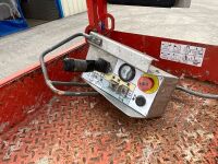 SKYJACK SJIII 3219 19ft BATTERY OPERATED SCISSOR LIFT - 9